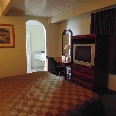 Marina Inn Berkeley Room photo