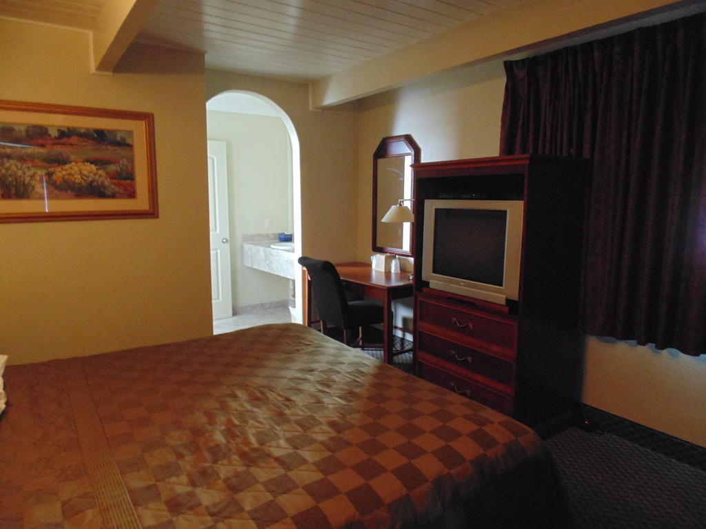 Marina Inn Berkeley Room photo